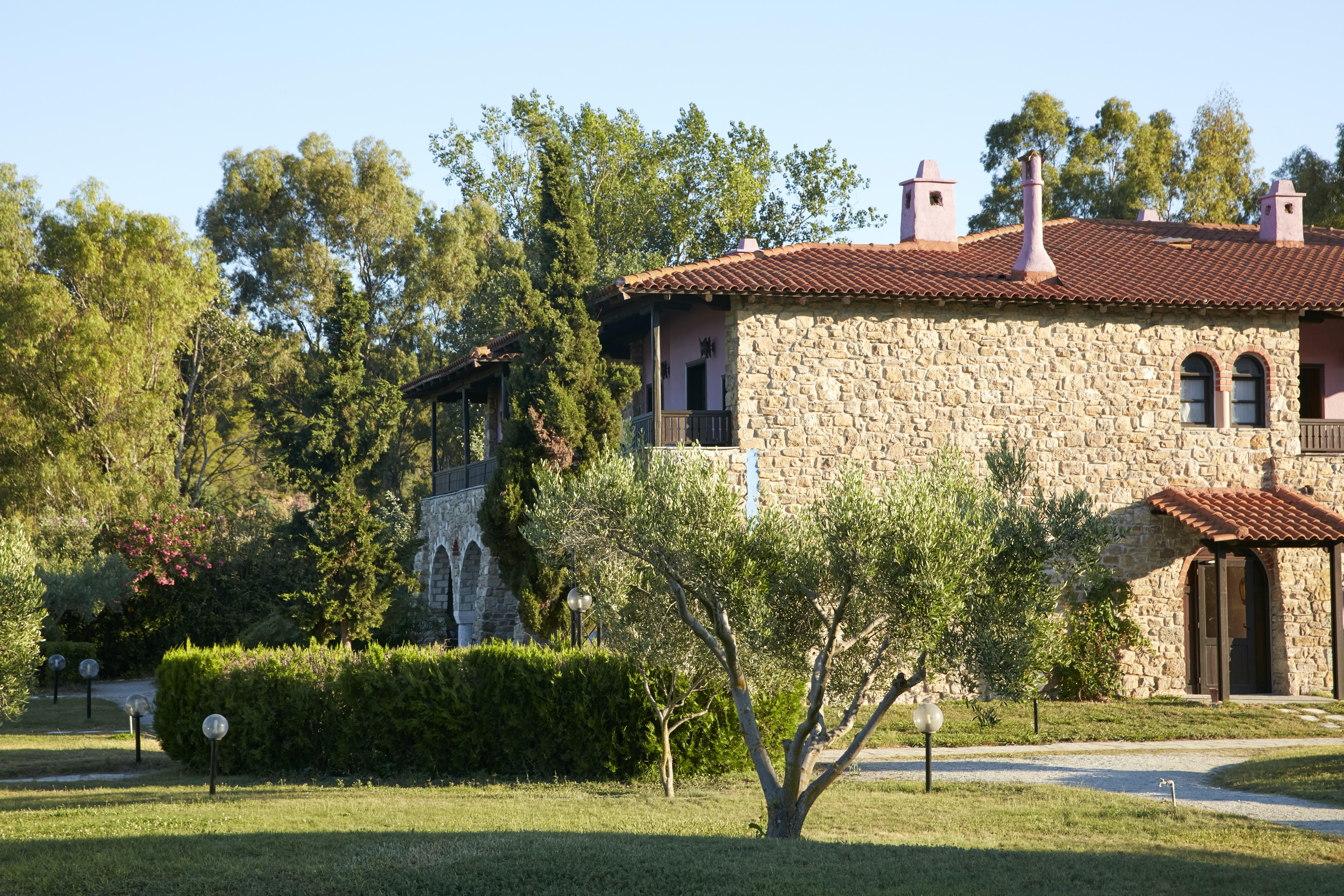 Simantro Resort Sani  외부 사진 The house of the late King Constantine II of Greece in exile in the Peloponnese