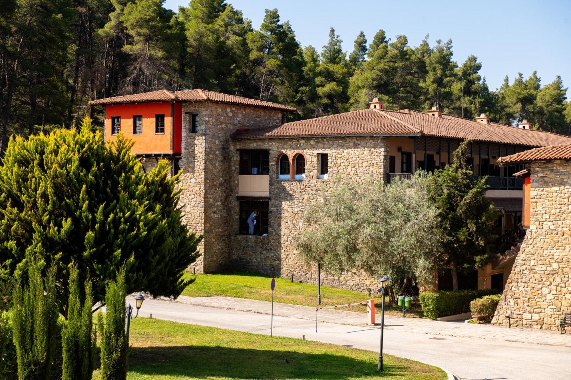 Simantro Resort Sani  외부 사진 The University of Patras